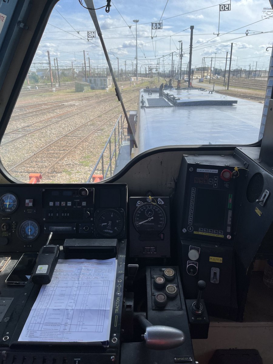 Bertrand NICOLLE (@bertrandnicoll2) on Twitter photo Bonjour et bon week-end ! J’ai oublié la vue depuis le poste de conduite d’un 66000. J’aimais beaucoup conduire ces engins! <a href="/AfacVal/">AFAC Centre Val de Loire</a> <a href="/BenoitHARDY157/">Benoît HARDY</a> <a href="/SiemoneitPeter/">Peter Siemoneit</a> <a href="/VernChronicles/">Vern</a> Bonjour et bon week-end ! J’ai oublié la vue depuis le poste de conduite d’un 66000. J’aimais beaucoup conduire ces engins! <a href="/AfacVal/">AFAC Centre Val de Loire</a> <a href="/BenoitHARDY157/">Benoît HARDY</a> <a href="/SiemoneitPeter/">Peter Siemoneit</a> <a href="/VernChronicles/">Vern</a>