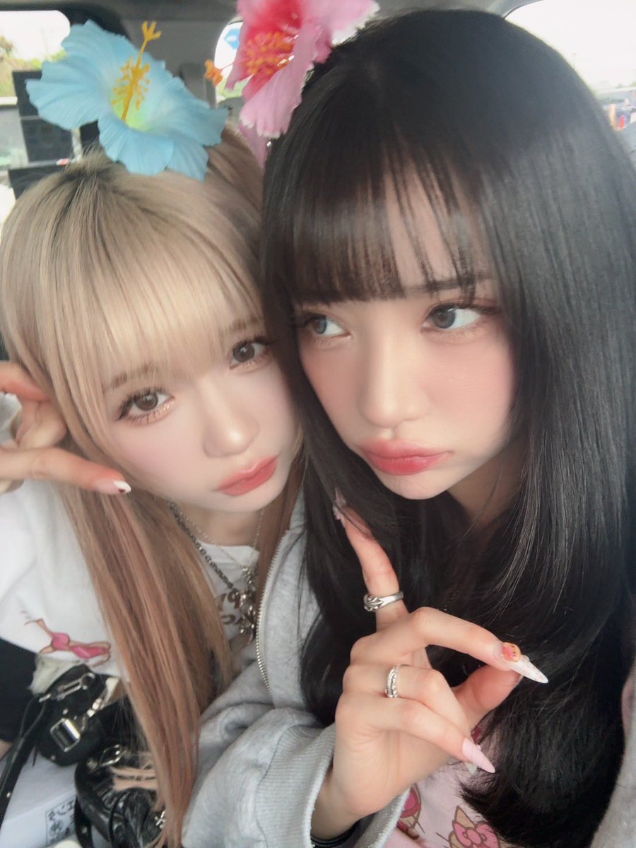 REIRIEofficial's tweet photo. 【 #れいりえ 📷】

沖縄🌺

#REIRIE #れいりえ #黒宮れい #金子理江 https://t.co/Z7oPQzIR28