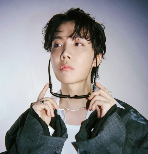 AboutMusicYT's tweet photo. J-Hope becomes the first kpop soloist to sell out two stadium concerts in the US. https://t.co/xiqOUv6bN9