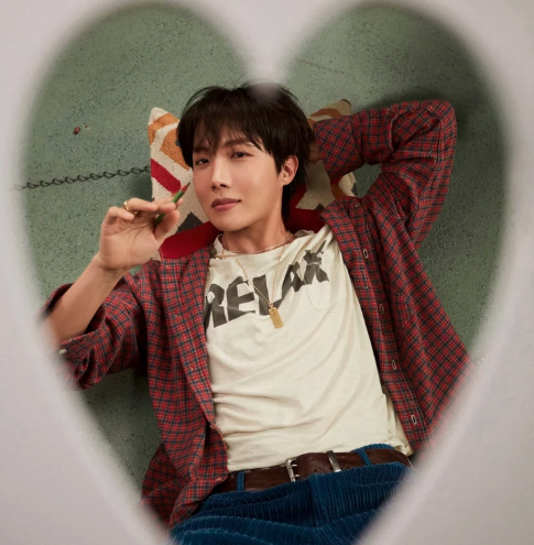 AboutMusicYT's tweet photo. J-Hope becomes the first kpop soloist to sell out two stadium concerts in the US. https://t.co/xiqOUv6bN9