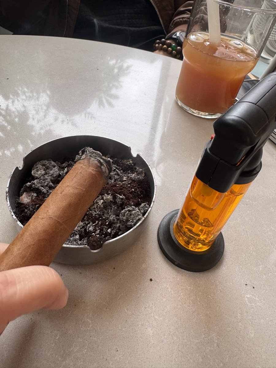 寻找真正的M：征服从自律开始。  

我的钱与你无关，你的命与我有关。 

接受AA制，但更欣赏主动承担（收入上缴=绝对忠诚测试）。  

若你只想躺平索取，这里没有你的位置。
想蹭吃蹭住的，现在右滑退出。