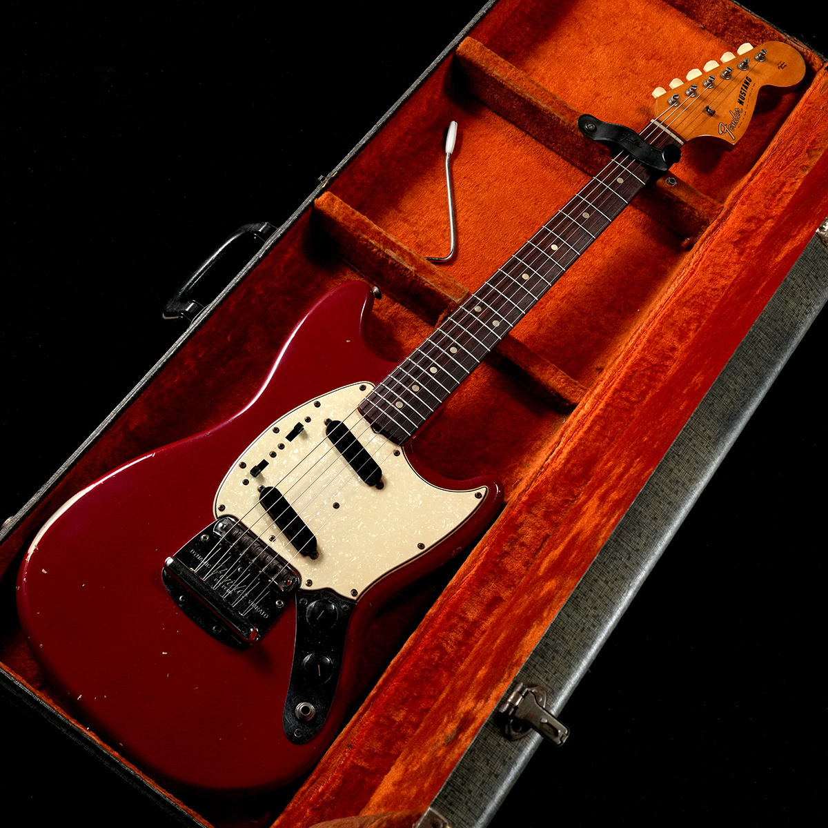 1965年製、ヴィンテージ・FENDER ムスタングが入荷！ 小ぶりで扱い