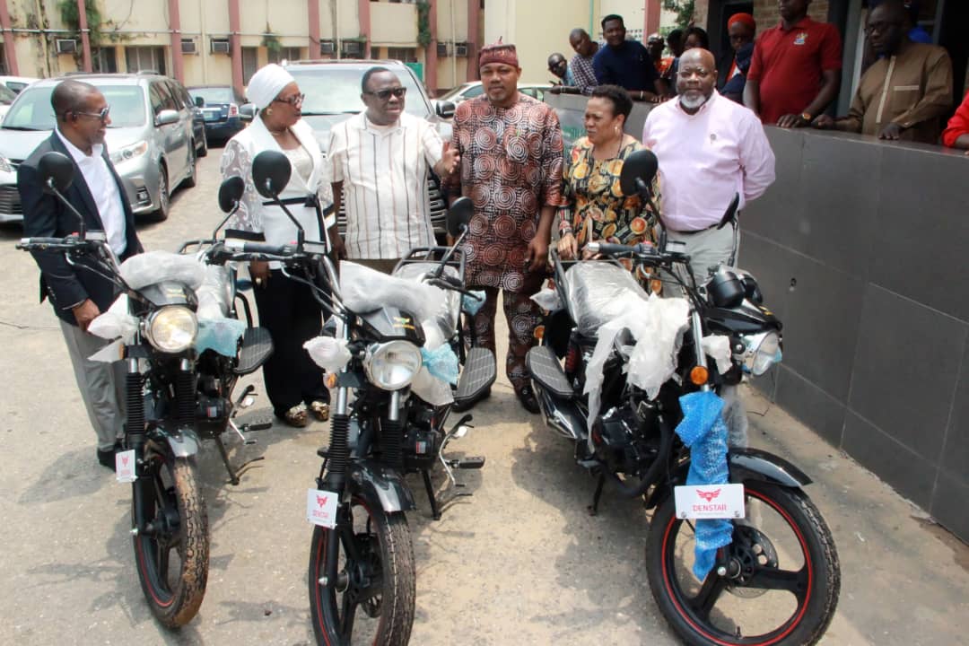 Press Release

LASG Donates New Motorcycles to Strengthen Security Around Restored Power Infrastructure in Epe

As part of ongoing efforts to safeguard power, the LASG, through HC has donated three new motorcycles to security operatives in Epe.