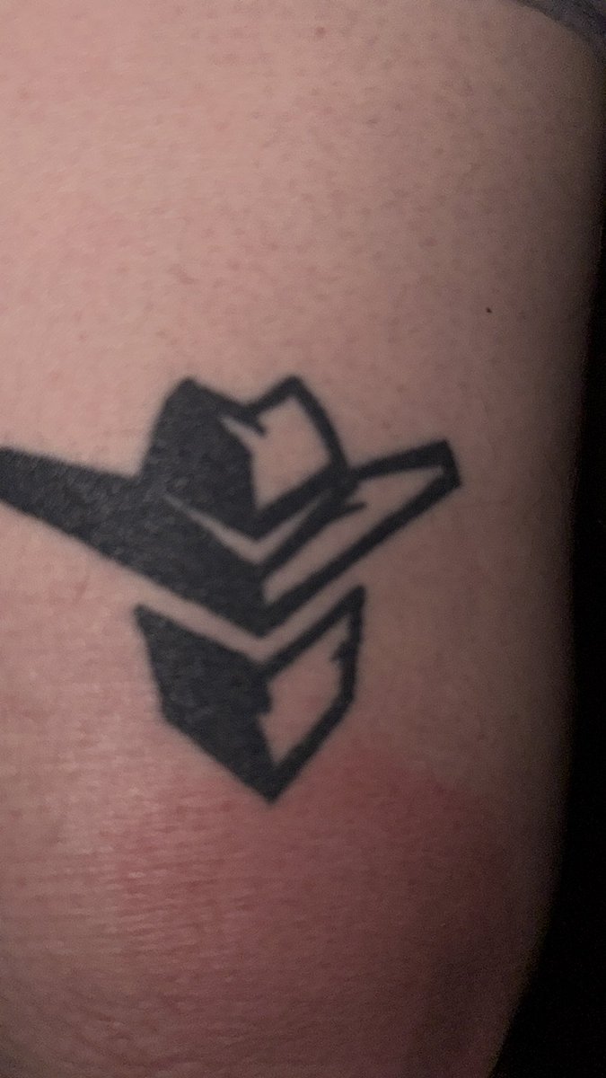 <a href="/IAmMaverick888/">Eric Persson</a> <a href="/CraigTapscott/">Craig Tapscott</a> <a href="/DougPolkVids/">Doug Polk (Code Doug)</a> <a href="/ClubWPTGold/">ClubWPT Gold</a> I like them both but I have a Tattoo that <a href="/IAmMaverick888/">Eric Persson</a> paid me to get. So I’m rocking with Eric 💪🏻 Yo Eric if you win I’ll get another one. For double.