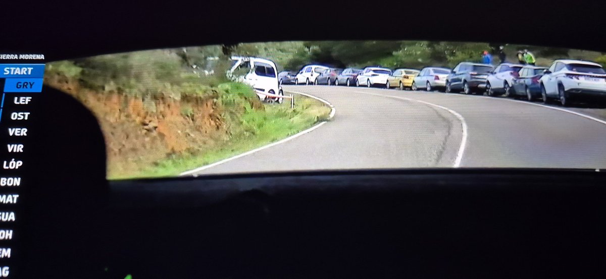 RRR1807's tweet photo. Si en Canarias aparcamos así nos quedamos sin rallys 10 años https://t.co/ODiZtKsb1g