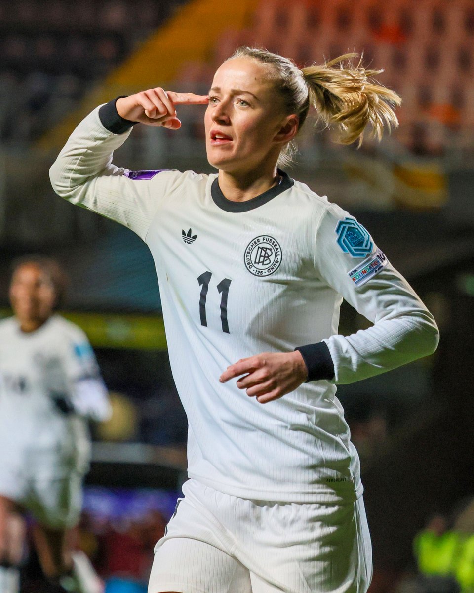 FCBfrauen's tweet image. International im Einsatz! 💪🌍 Spieltag 3️⃣ der Nations League ist abgeschlossen. 

#SCOGER | 0-4
#NEDAUT | 3-1
#SWEITA | 3-2
#ISLNOR | 0-0
#POLBIH | 5-1
#HUNSRB | 0-1
#WALDEN | 1-2

#FCBayern #MiaSanMia