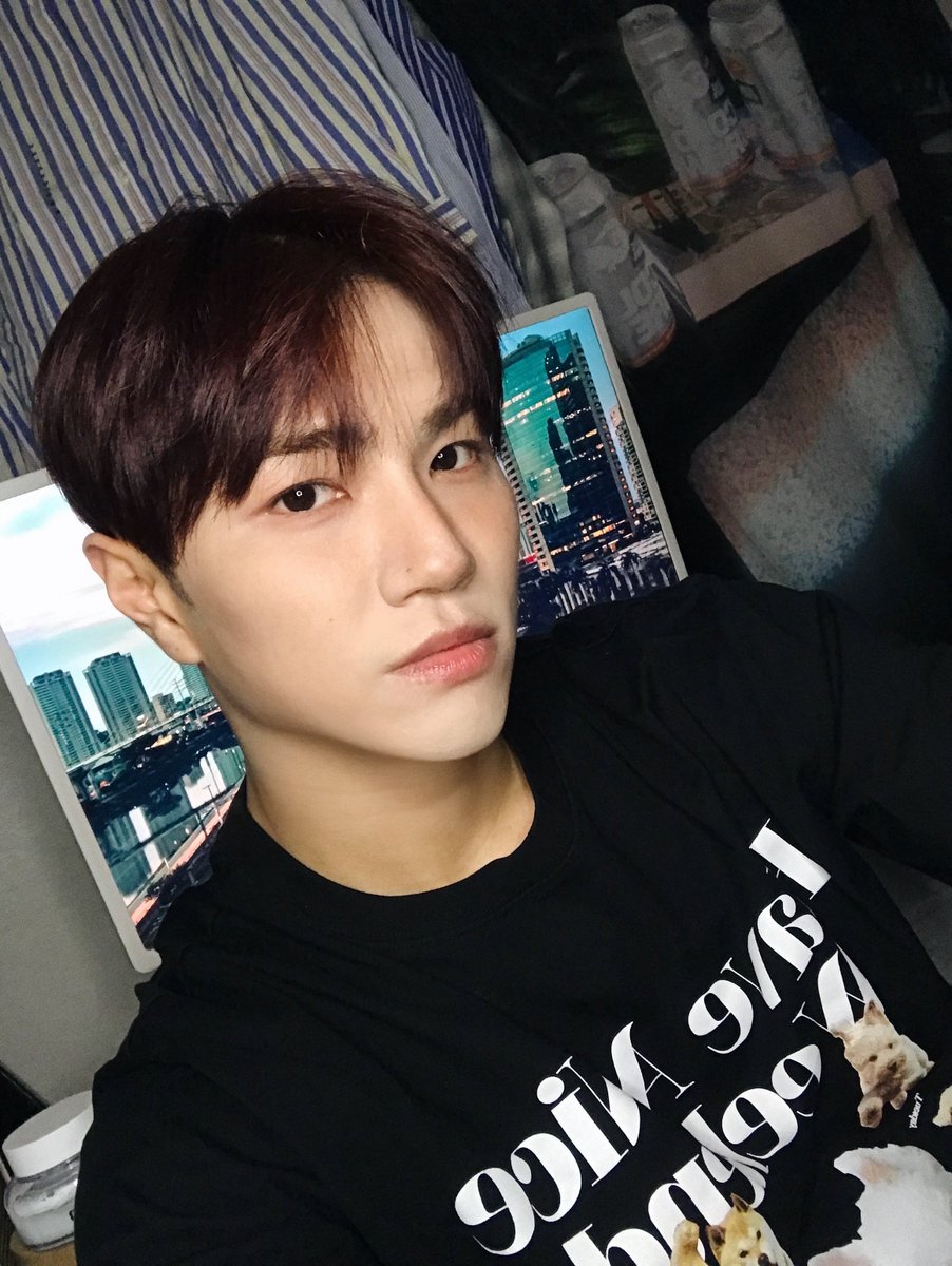 VannerOfficial's tweet photo. [#태환]

🖤➡️❤️🤎

#VANNER #배너 #TAEHWAN https://t.co/2YFwdVwZOm
