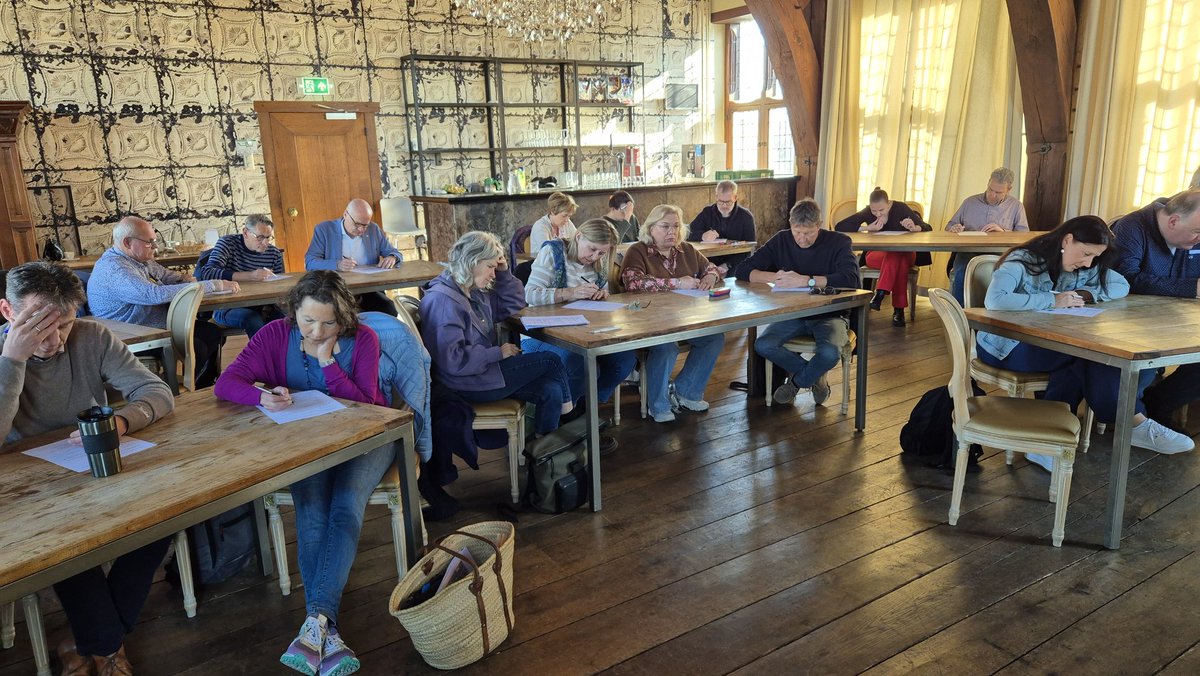 In het stadhuis van #Gouda in het grote zweten weer begonnen: het examen #goudologie.