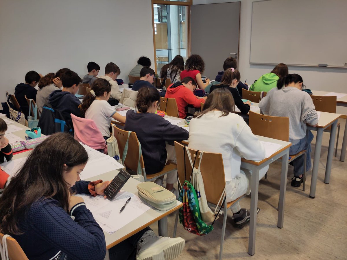 Lleimat Lleida (@lleimatlleida) on Twitter photo Comencem la 2a fase del #FemMates 2025 a Lleida al Campus de Cappont de la <a href="/UdL_info/">Universitat de Lleida (UdL)</a>. Més de 200 alumnes d’entre 5è de Primària i 4rt d’ESO de les comarques de Lleida estan fent la prova individual resolent reptes matemàtics. 🤔 Comencem la 2a fase del #FemMates 2025 a Lleida al Campus de Cappont de la <a href="/UdL_info/">Universitat de Lleida (UdL)</a>. Més de 200 alumnes d’entre 5è de Primària i 4rt d’ESO de les comarques de Lleida estan fent la prova individual resolent reptes matemàtics. 🤔