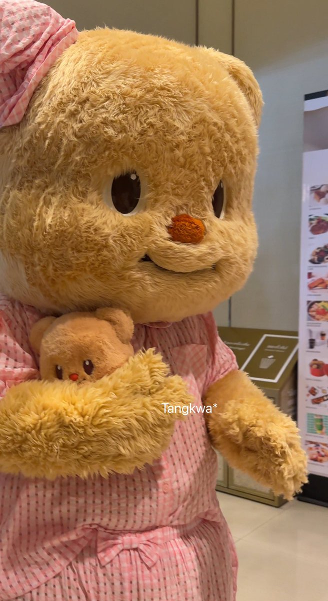 tkqcumberr's tweet photo. เด็กน้อยเพิ่งตื่น นุ่มฟูมาก 💓✨ 
แถมใส่ชุดนอนที่มัมหมีตัดให้อีก 🥹

#Butterbear #ด้อมน้องเนย https://t.co/I7EYsNicpt