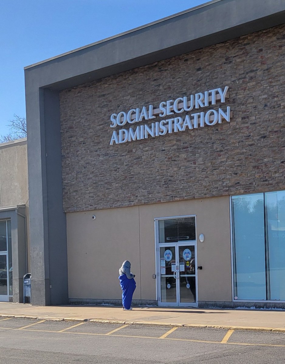 FranRose74's tweet image. Lonely and cold waiting for assistance at the SSA these days.