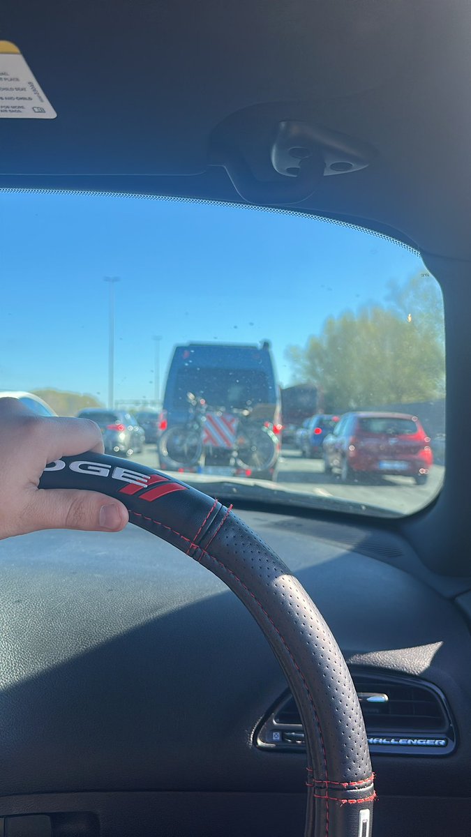 Sander / tweet media