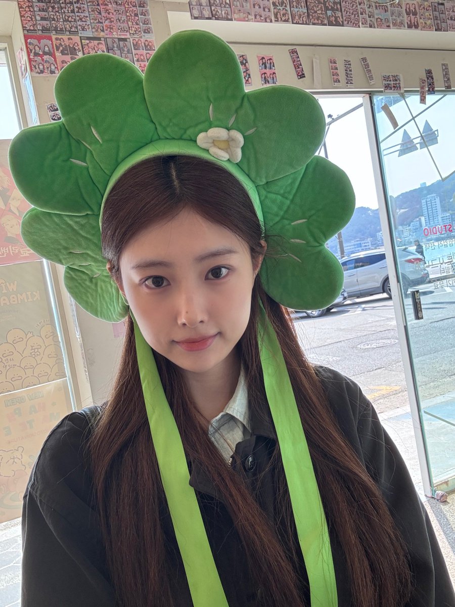 hyemsta's tweet photo. Here's baby hyewon four-leaf clover to bring you happiness and luck 🍀🍀 https://t.co/4uQm9JZLcy