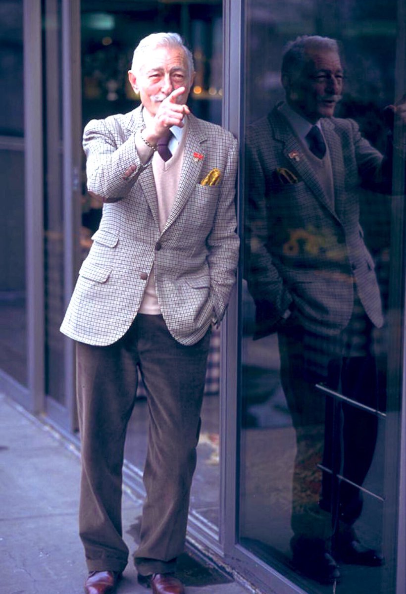 🦅Akaretler'de büyüyüp, futbola Beşiktaş'ta başlayan,

⚽️ İnönü'de ilk golü atan,

🏁16 yıl başkanlık yapan,

🏆 5'i lig, 21 kupa kazandıran,

🏢İ nönü Stadı, Akaretler, Fulya,Yeşilköy,Pendik ve Çilekli’yi alan,

🔳Semtin abisi,

☑️Beşiktaş’ın onursal başkanı,

🦅Süleyman Seba.