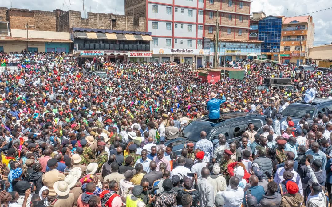 arthurmwas's tweet photo. @WilliamsRuto  in Othaya, Nyeri County. The love. 
Tutazidi https://t.co/wXe4yzE8UZ