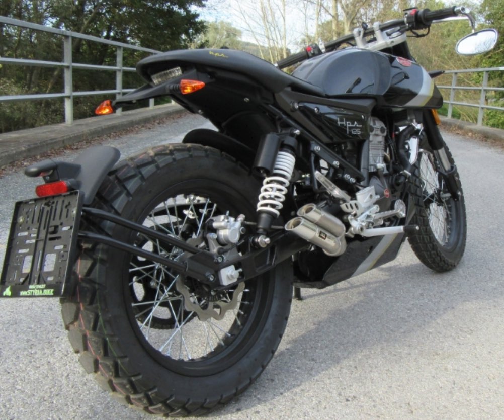 mamola_162's tweet photo. おフランス製、デザインの良い下出しマフラー
125用のみなのが残念
#HPS300
#HPS125 https://t.co/i3VMt8lnGz