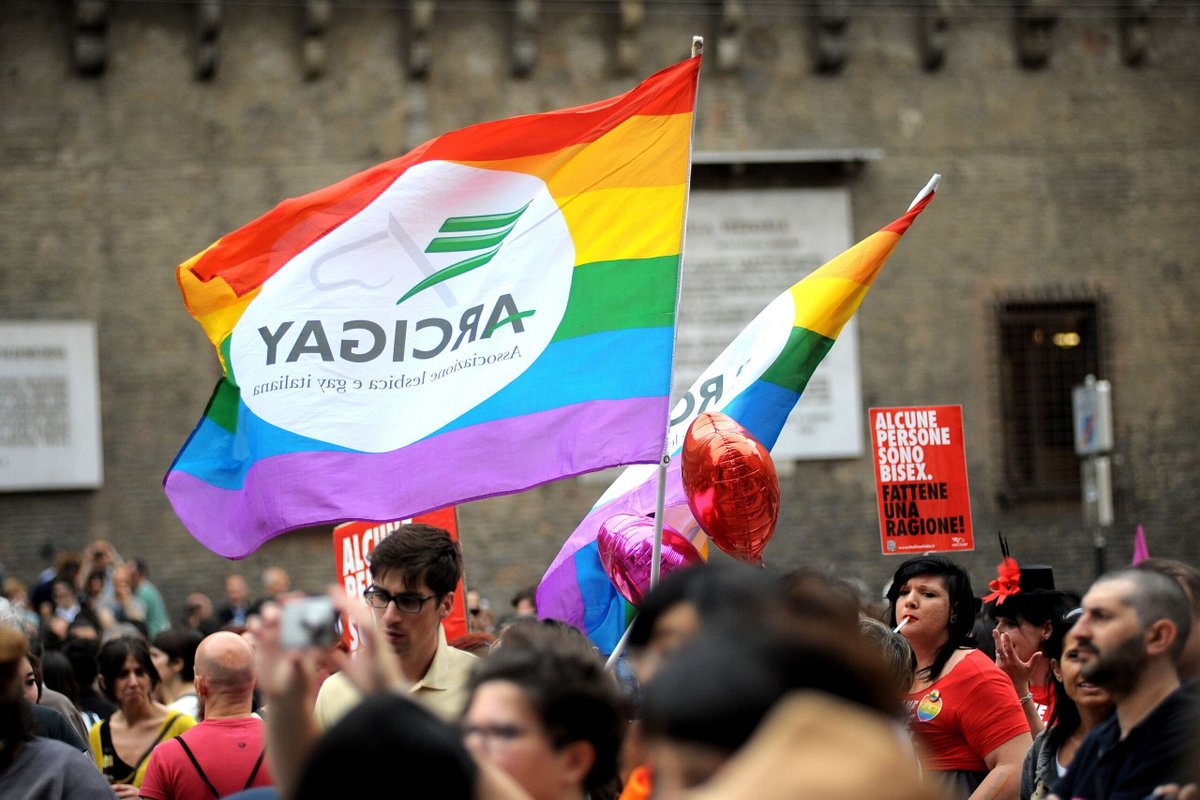 arcigay.it/comunicati/ogg…  

Oggi a Sanremo parte l’Onda Pride 2025: 46 cortei in tutta Italia per i diritti LGBTQIA+  

Bologna, 5 aprile 2025 – Si inaugura oggi a Sanremo la lunga stagione dell’Onda Pride, la grande mobilitazione nazionale a sostegno dei diritti delle person...