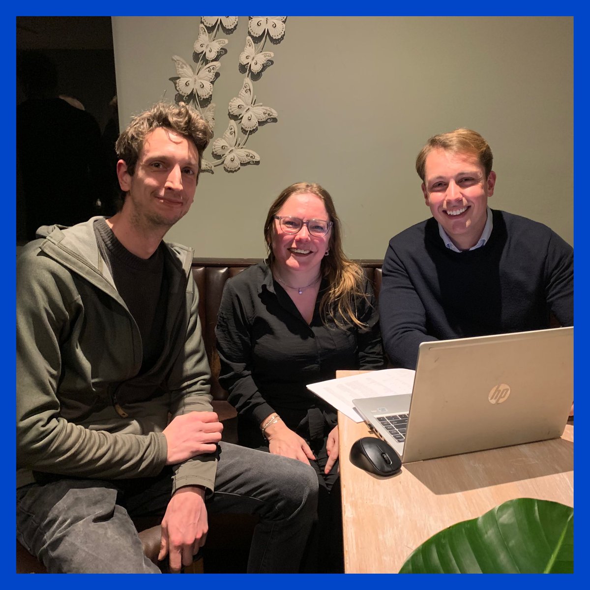 📷 Drie “generaties” secretarissen #VVD Netwerk Eemland! Een belangrijke bestuursfunctie want daar meld jij je aan als jij op de lijst wilt voor #GR2026, zie: bit.ly/41SCFqf Aanmelden voor de lijst kan tot 1 juni🟠🔵

#VVDEemland #Amersfoort #Nijkerk #Leusden #Woudenberg