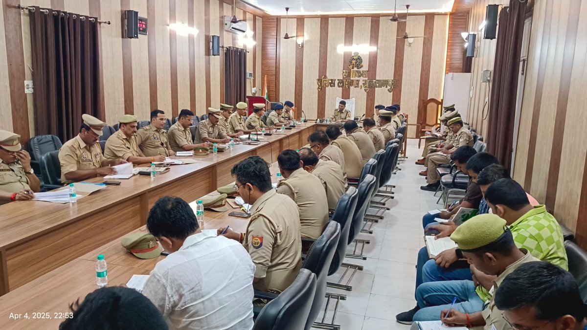 amethi_samachar's tweet photo. #सुलतानपुर #SP @ipskunwaranupam
ने आधी रात तक चले #Crime_Meeting में #SHOs को अपराध नियंत्रण के दिए कड़े निर्देश, #ASP सहित @sultanpurpolice के सभी #COs रहे उपस्थित, #कप्तान ने कहा अपराध पर रहेगा #ZeroTolerance
#Sultanpur
@adgzonelucknow https://t.co/ktfOXKUFZu