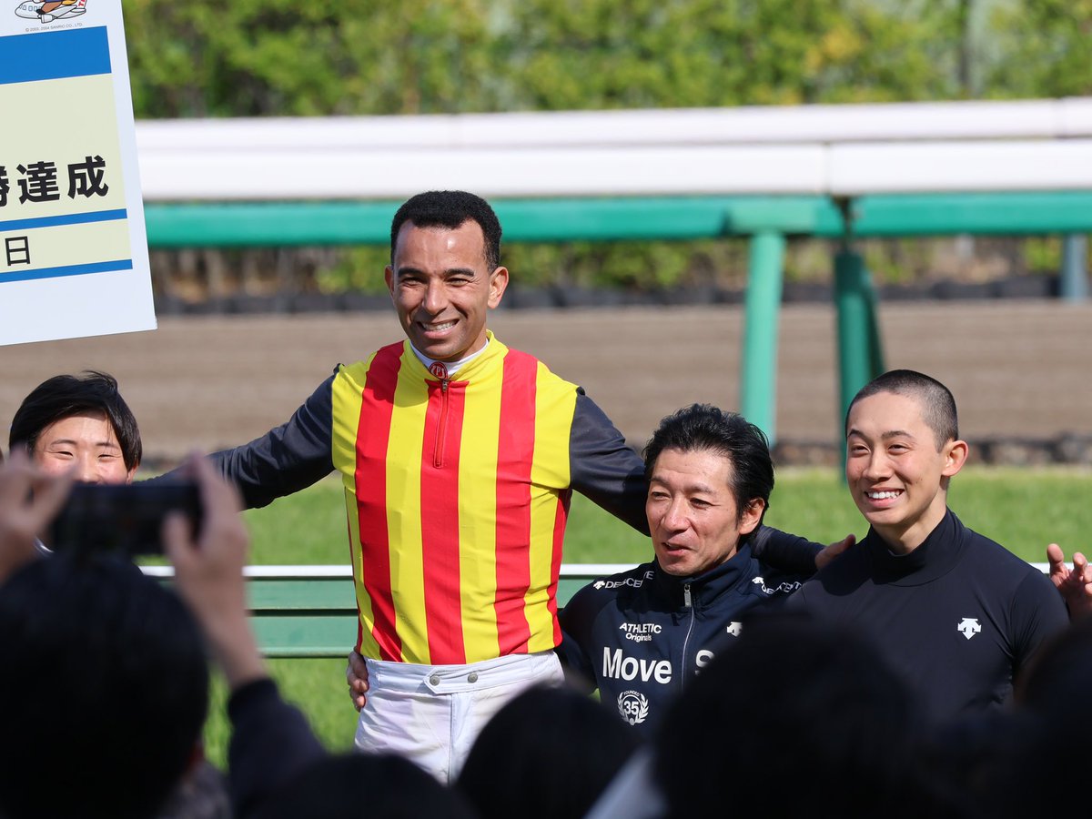 bb__aa_bb's tweet photo. モレイラさん200勝おめでとう🎊

 #モレイラ 
 #中山競馬場 https://t.co/5LzDZdYvSL