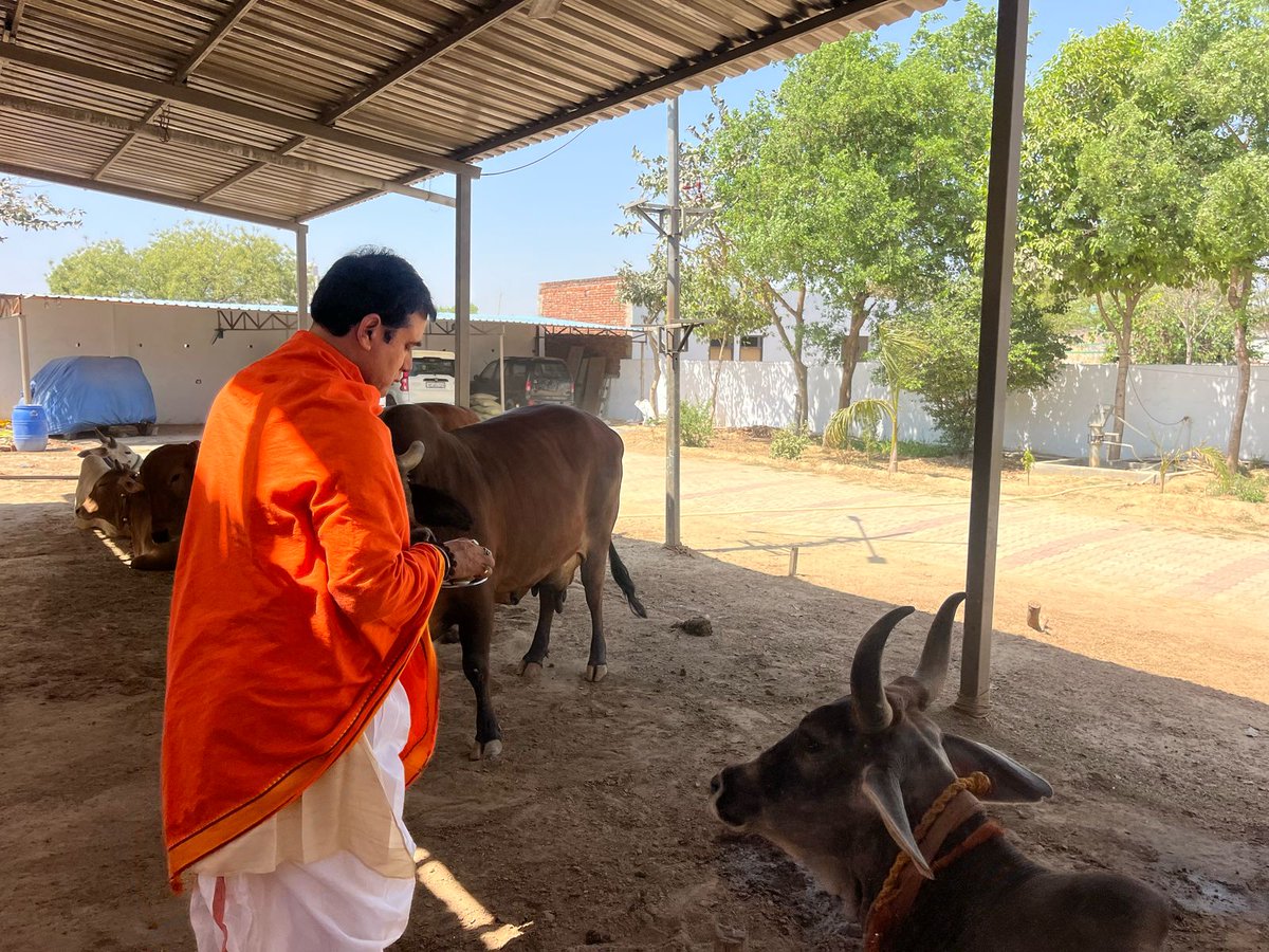 nkgurjar4bjp's tweet photo. गावो रक्षितः रक्षित गौमाता से बड़ा धन इस तीनों लोक में कुछ भी नहीं है।
#mlaloni #SaveCowSaveEarth https://t.co/6FsscFOway
