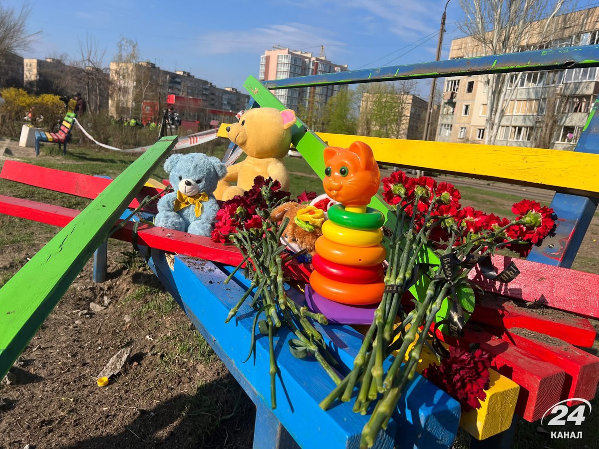 InnaNabok's tweet photo. Світла пам’ять маленьким ангелочкам і дорослим, яких вбила росія🕯️ https://t.co/4jwMfnpL4M