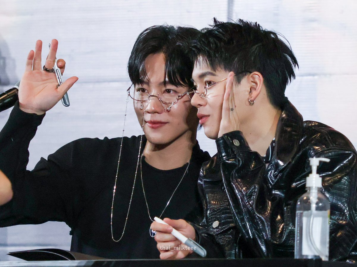 thai_milkteee's tweet photo. 05.04.2025

Des lunettes👓

 #BKK_YINWAR1STFANSIGN
@yinyin_anw #yinyin_anw @warwanarat #warwanarat #YINWAR #หยิ่นวอร์ https://t.co/KN030OFeWC