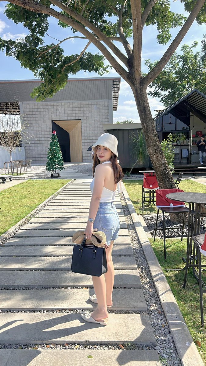 Tim17051991's tweet photo. จะไปเที่ยวกะอยากแต่นำตากล้อง ขาตั้งกล้องต้องเข้าแล้วนะเนี่ย📷 #ที่เที่ยวใกล้ฉัน #สาวสกลคนบ่กินหมาเด้อสู #น่ารักไม่ไหว #ครูสาว  🌭🍟🍿 https://t.co/yB5jGZeY4z