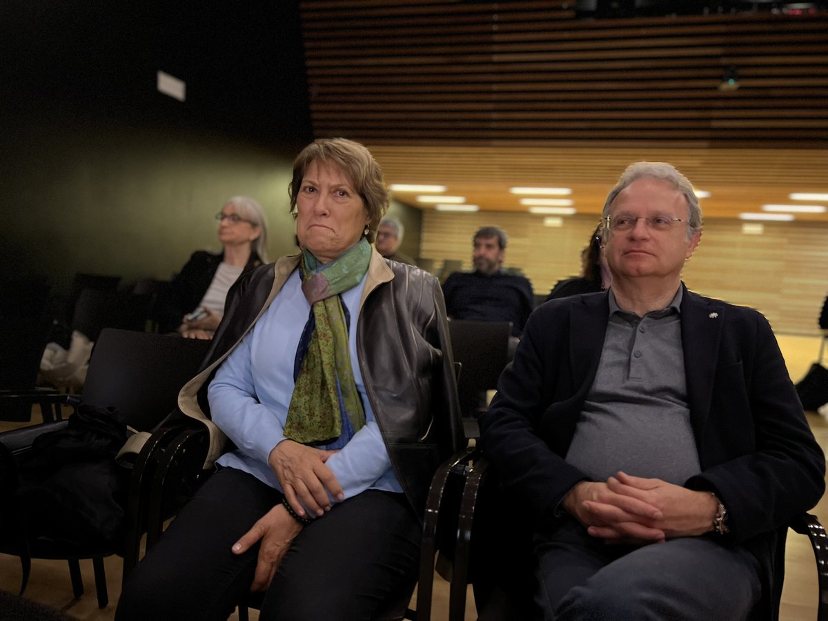 ‘La cultura arrelada a la terra’

Avui som a l'<a href="/orfeolleidata/">Fundació Orfeó Lleidatà</a> per debatre sobre innovació tecnològica, economia i agroalimentació.

🧑‍🌾 Calen canvis al model agroalimentari? Com canvien els hàbits i les formes de gestió?

#NouCongrés #CongrésdeCulturaCatalana