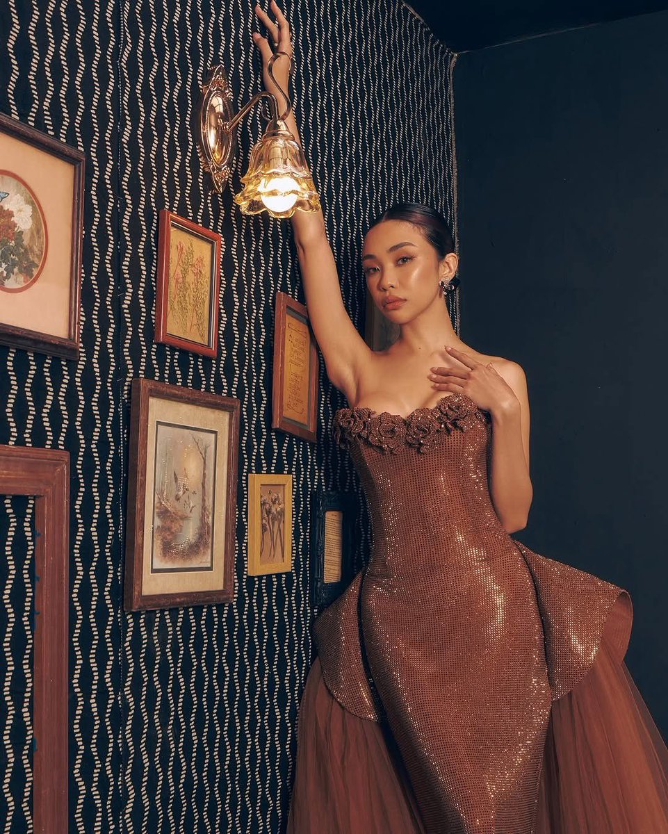 #MaymayEntrata captivates the spotlight in a breathtaking Michael Cinco gown at the #ABSCBNBall2025.

📸Instagram/Maymay Entrata  

#SunStarEntertainment