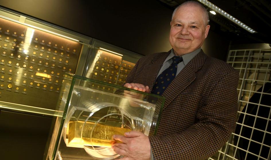 Inflacja_PKB's tweet image. Rezerwy złota, cena złota i wartość w PLN:

2000-2010: 
Złoto: 102,97 tony 
Cena złota: ~279 USD/uncja 
Wartość: ~4 mld PLN 
Prezes NBP: Hanna Gronkiewicz-Waltz

2010-2017: 
Złoto: 102,97 tony 
Cena złota: ~1224 USD/uncja 
Wartość: ~12 mld PLN 
Prezes NBP: Marek Belka

2017:…