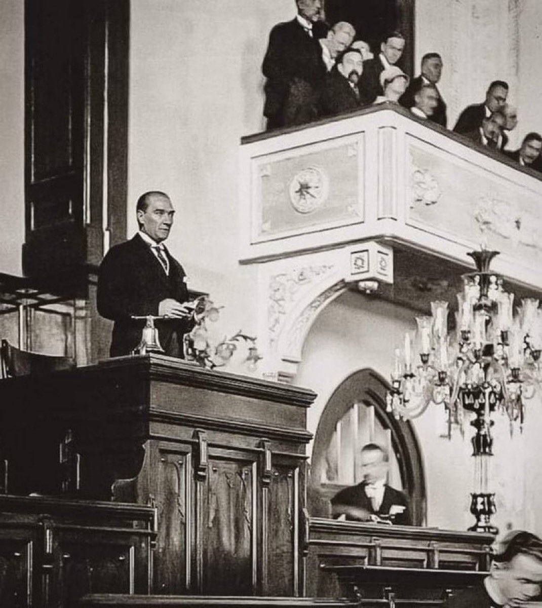 İlber Ortaylı: "Atatürk dünya tarihinin nadiren gördüğü bir dehadır."