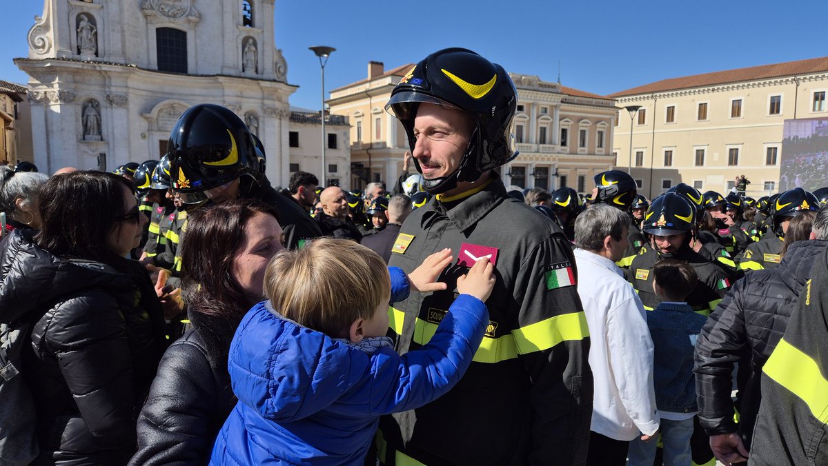 vigilidelfuoco's tweet image. "Il mio papà è un #vigiledelfuoco" 

#LAquila #lidoveserve