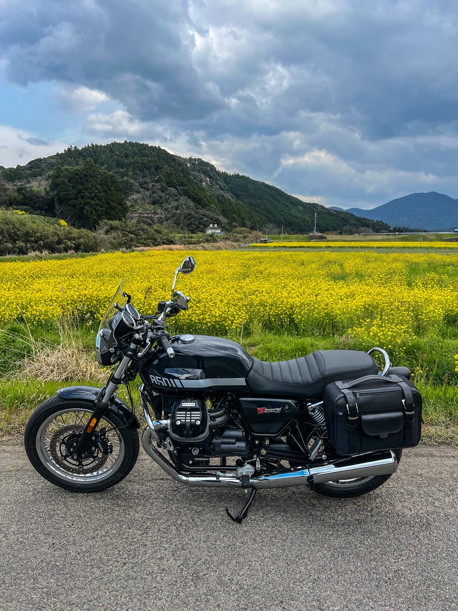 Rei5771's tweet photo. 今日はV7と喋りながら散策してきました
天気が良くない中の散策にしては走り過ぎたかな
疲れないので、想像以上に走ってしまう
#MOTOGUZZI
#V7Special https://t.co/26SReo3AvC