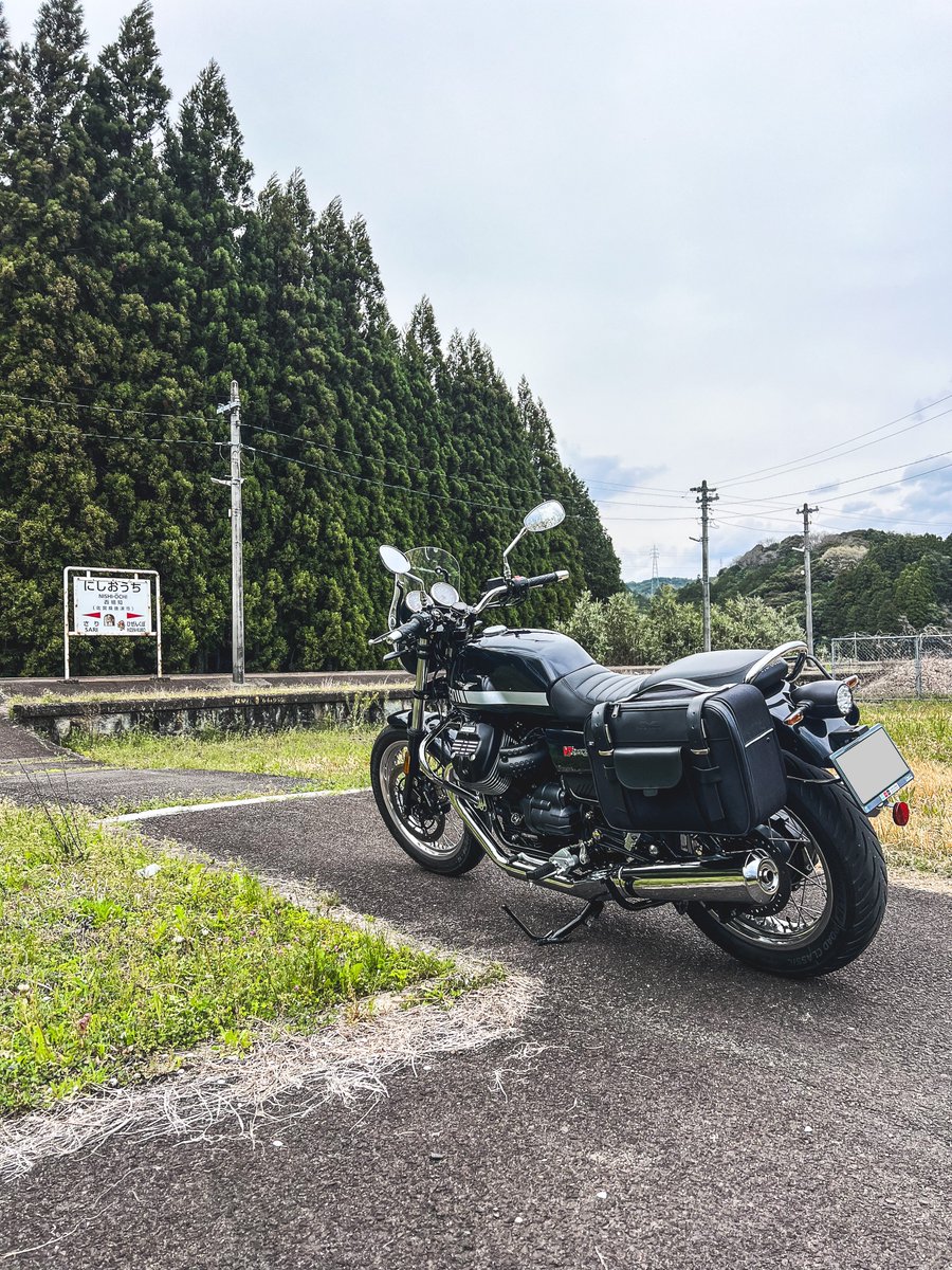Rei5771's tweet photo. 今日はV7と喋りながら散策してきました
天気が良くない中の散策にしては走り過ぎたかな
疲れないので、想像以上に走ってしまう
#MOTOGUZZI
#V7Special https://t.co/26SReo3AvC