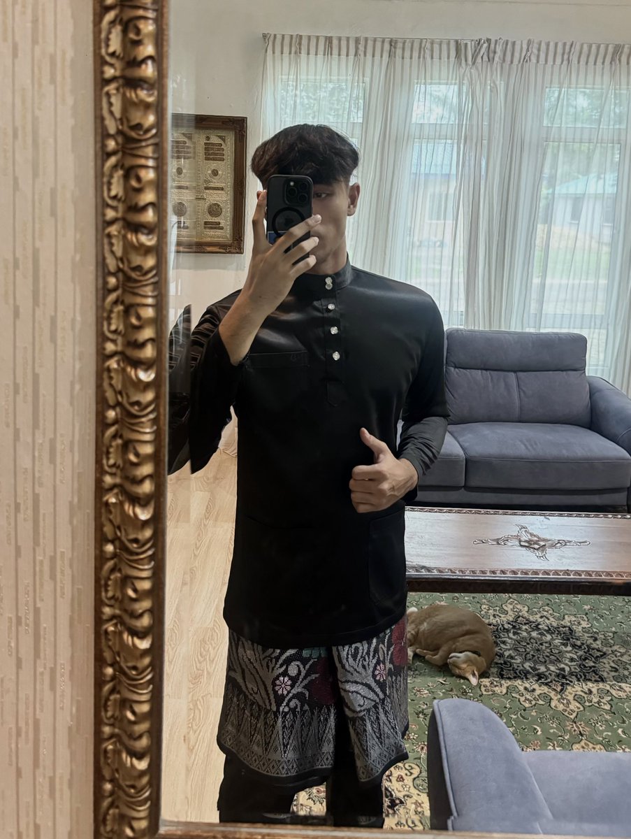 izwnlee's tweet photo. selamat hari raya https://t.co/sXGzQjzN44