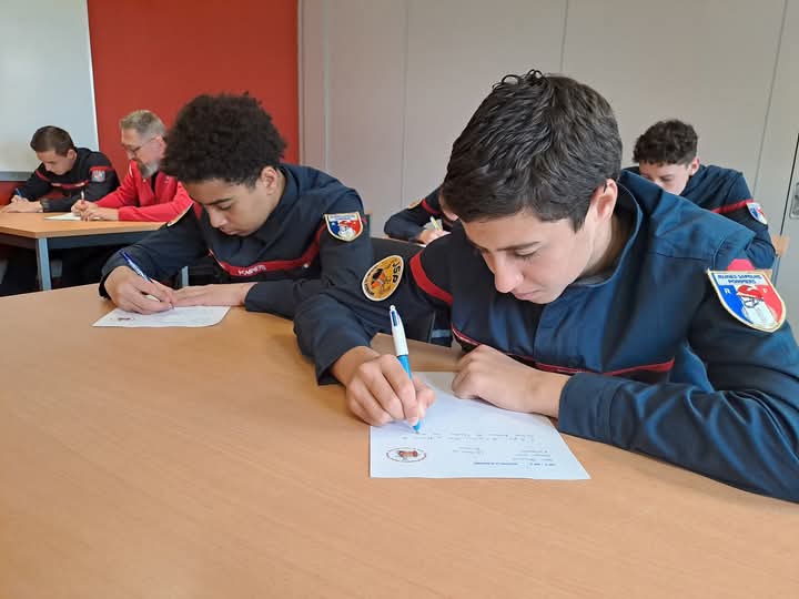 udsp84's tweet photo. En présence @brunomaccari @GeoffreyCasu @GuillaumeAluig1 ont lance la 3ème édition de la "Dictée des JSP en vaucluse". Félicitations pour l'intérêt apporté à la langue française.@Stphan1Rabaglia @Pompiers_du_Sud @PompiersFR https://t.co/xMLccMGubQ
