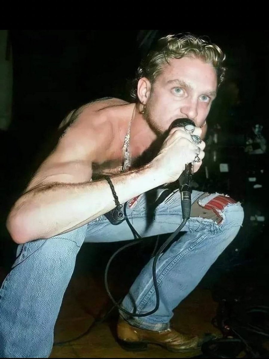 Today we remember Layne Staley, the hauntingly powerful voice behind Alice in Chains, who left this world April 5, 2002 at just 34 years old.

Layne’s raw emotion, chilling melodies and deeply honest lyrics became the soundtrack for a generation.