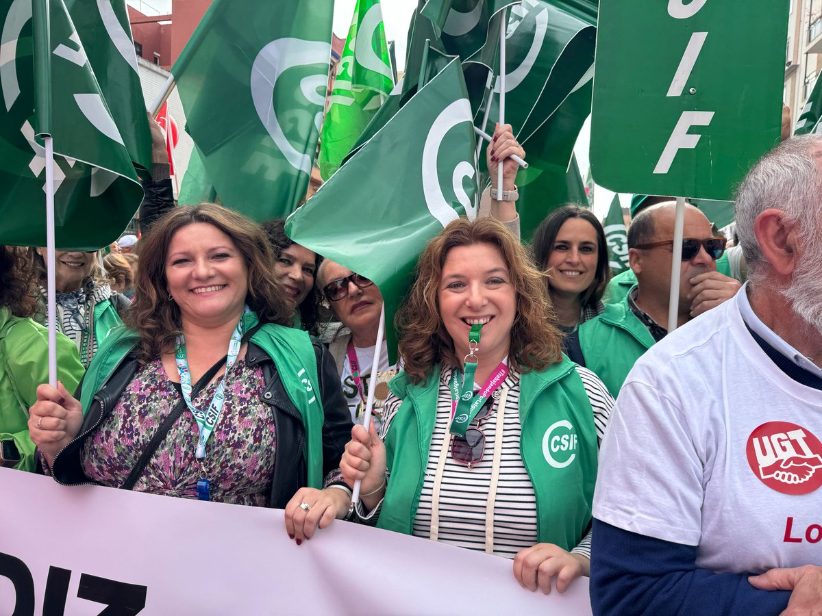 Nuestra gente de la provincia de Cádiz, en Sevilla, clamando en defensa de la sanidad pública. #STOPDesmantelamientoSAS