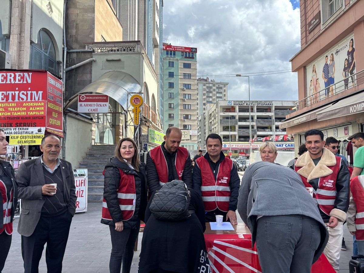 İmza Kampanyamız Devam Ediyor!

Cumhurbaşkanı adayımız Sayın Ekrem İmamoğlu’na destek olmak amacıyla CHP Melikgazi İlçe Başkanlığı olarak imza kampanyamıza devam ediyoruz.

İlçe binamızın bulunduğu Hunat Mahallesi’nde kurduğumuz stantta halkımızı imzaya davet ediyoruz.