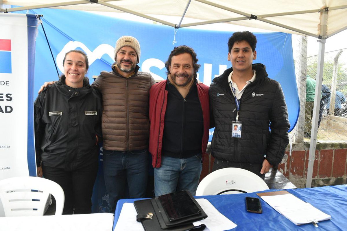 Esta mañana, junto al intendente <a href="/jmedurand/">Emiliano Durand</a> compartimos una nueva jornada de trabajo en Limache, donde acercamos servicios provinciales y municipales para que los vecinos puedan hacer sus trámites de manera rápida y personalizada.

✔️ Salud: controles médicos, PAP, mamografías y