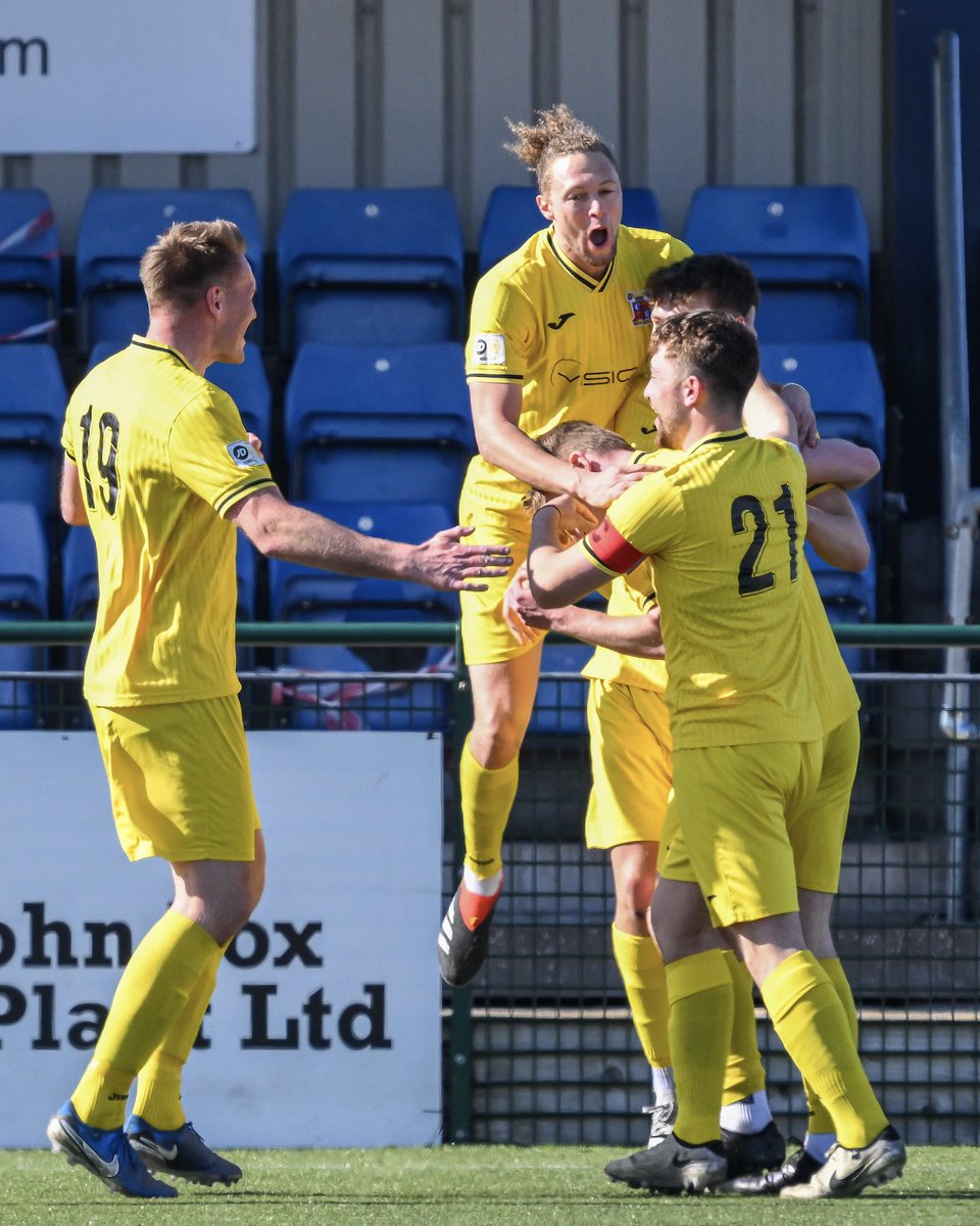 CymruLeagues's tweet photo. 😲 @moldalexfc1929 find an equaliser against Airbus! 

#JDCymruNorth https://t.co/lvI55KZIft