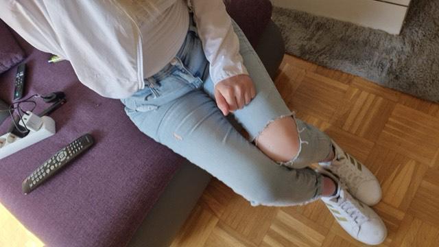Mir ist langweilig welchen alman hurensohn ficke ich jetzt vor der Cam ?