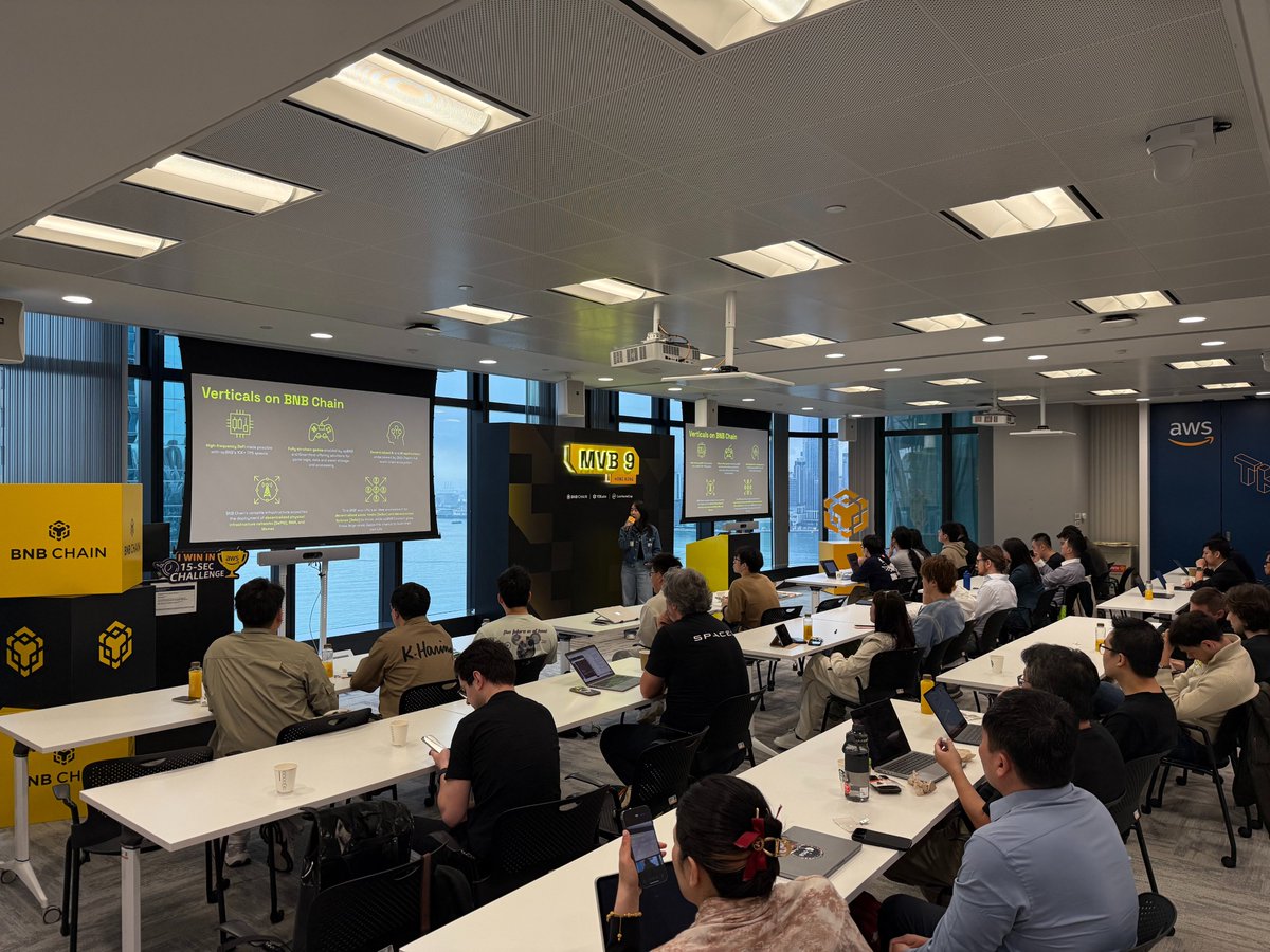 BNBCHAIN's tweet image. A glimpse #InsideMVB of the first day of our offline event in Hong Kong! 

Today we had intros into BNB Chain, @yzilabs, @awscloud and learned about product market fit, funding strategies and Web3 GTM &amp;amp; use growth flywheels.

Excited for day 2!