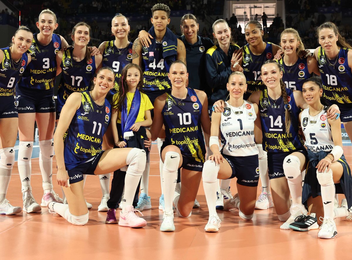 🏆 Kupa Voleyde Şampiyon Fenerbahçe

⚡️ Fenerbahçe finalde Eczacıbaşı'yı 3-0 mağlup ederek şampiyon oldu
