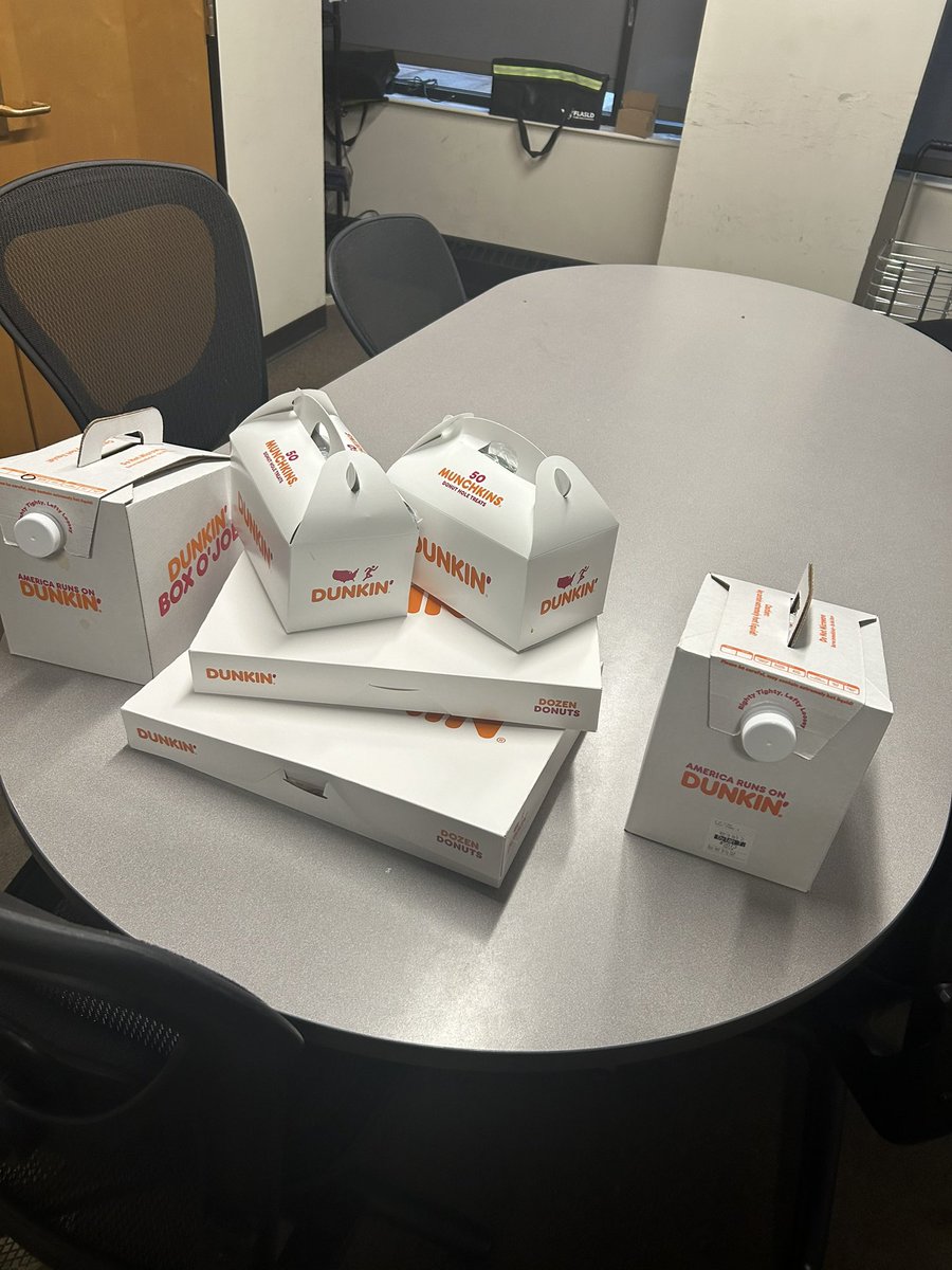 Did someone say donuts?!🍩 🍩
BIG thanks going out to these first year Air Force ROTC students for stopping by this morning. ☕️
Made our day! 💙