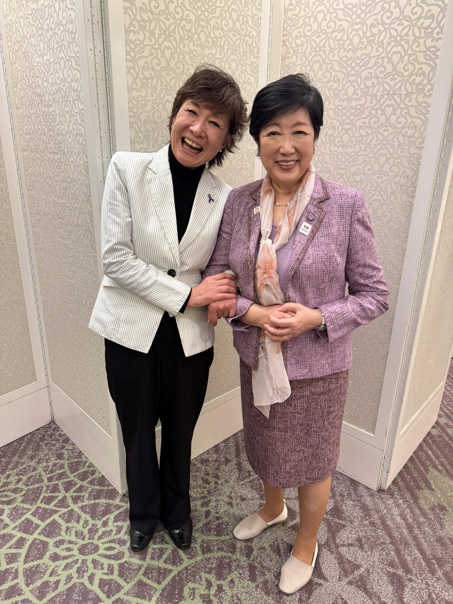 昨日は小池ゆりこ知事を囲んでの懇親会。知事が豊島区の国政選挙に出馬をされたのが20年前！皆さんとも変わらぬ懇親を深めて参りました。私達はこれからも知事と共に本区の更なる発展を目指して活動して参ります。変わらぬご支援を宜しくお願い致します。#小池百合子 #都民ファーストの会 #星京子