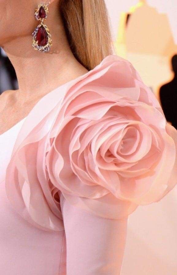 Ruby1179195's tweet image. Fashion is the universal language of creativity. #FashionLanguage #CreativeConnection