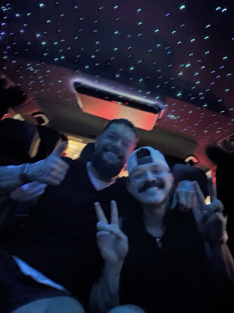 fragilekiller's tweet image. happy birthday to my BEST friend in the whole world.