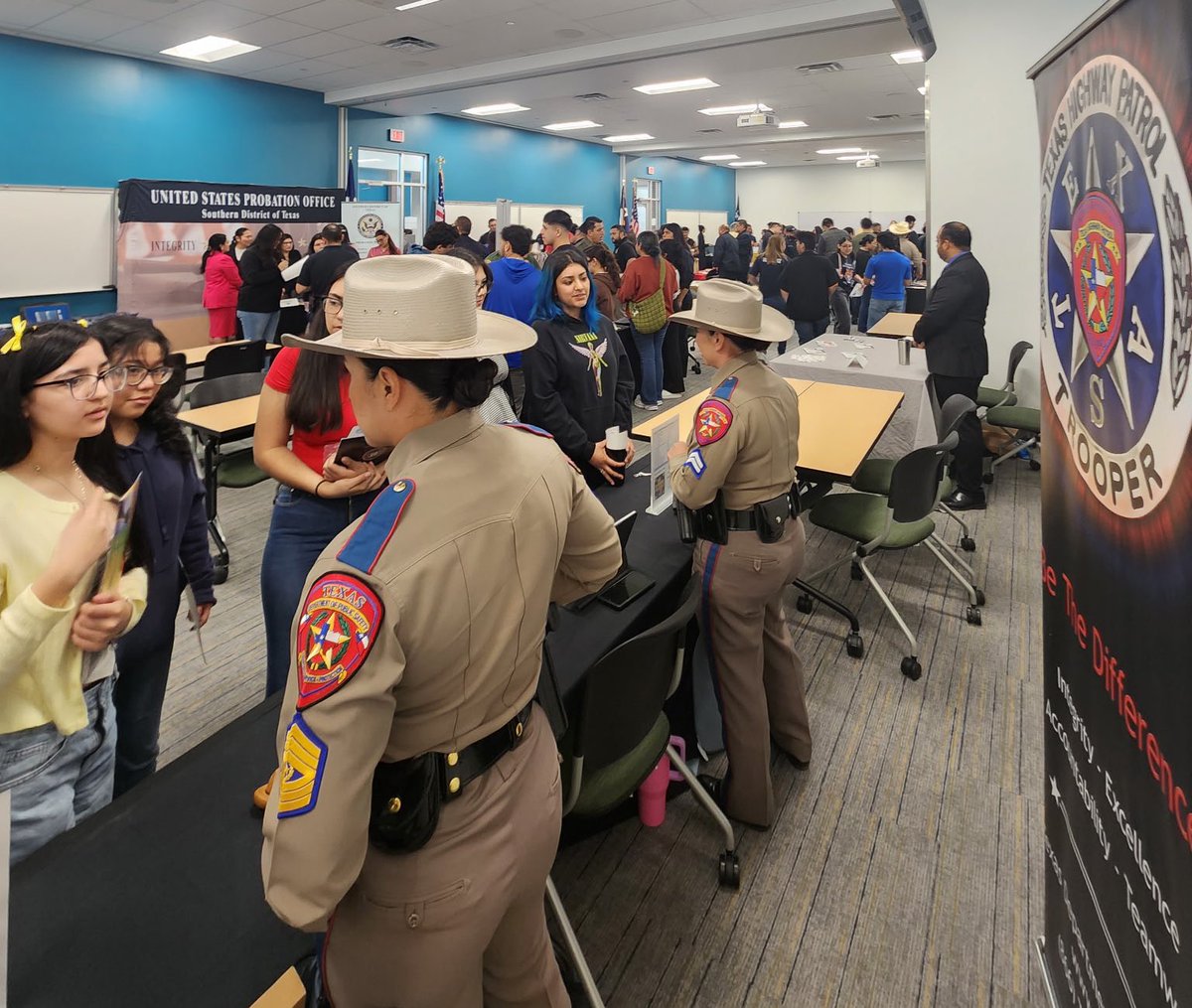 TxDPSSouth's tweet photo. 🚨Career Fairs in Full Effect! 🚨

From the Public Safety Expo at @stcjaguars to Our Lady of Sorrows, our troopers showed up and inspired the next generation.

Changing lives, one perspective at a time. Great job, Troopers!

#CareerFair #PublicSafety #TrooperPride @TxDPS https://t.co/OGfqfJZB7v
